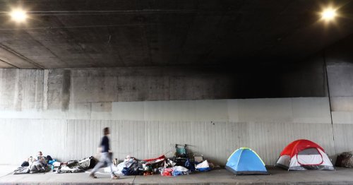 Report links ‘shocking’ number of evictions in LA with homeless crisis