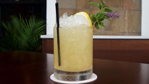 An Easy Bourbon Drink With Lemon and Mint
