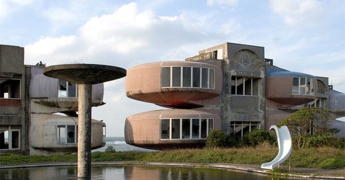 Taiwan's abandoned resort town and the future that never was