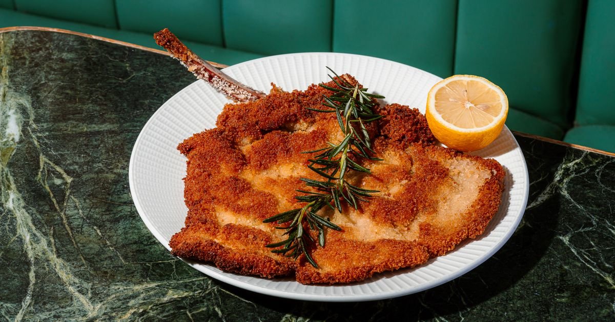 Veal Milanese Takes Center Stage at This New Coconut Grove Restaurant