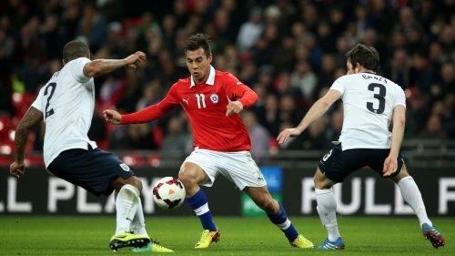 Alexis leads Chile past England