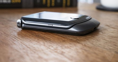Motorola Razr (2020) review: 5G folding flip phone feels fine