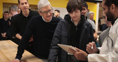 Teachers weigh in on Apple’s push for more iPads in school