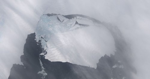 Iceberg the size of Singapore breaks from Antarctica to roam the ocean