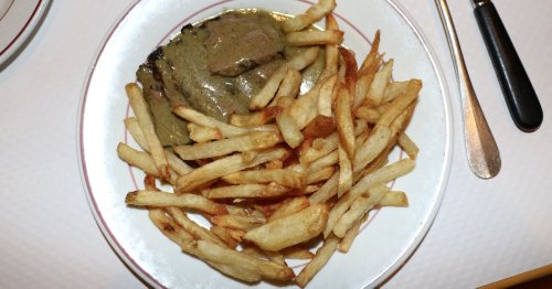 New Yorkers Are Waiting in Two-Hour Lines for These Famous $35 Steak Frites
