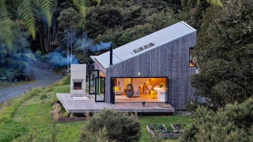 New Zealand's backcountry huts inspired this breezy, open home