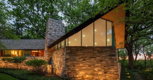 Striking Frank Lloyd Wright home now wants $2.75M
