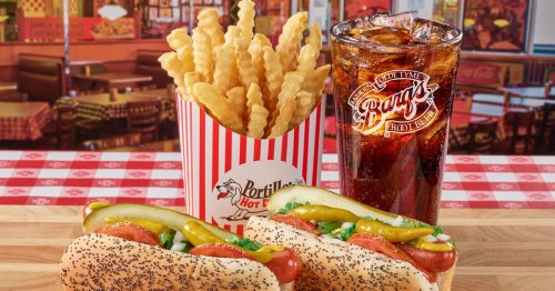 Is It Worth Standing in Line for an Hour to a Eat Chicago Dog at Portillo’s?