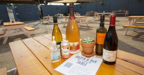 Where to Drink Wine Outside in Chicago