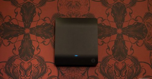 This black box promises to wirelessly charge a dozen gadgets at once