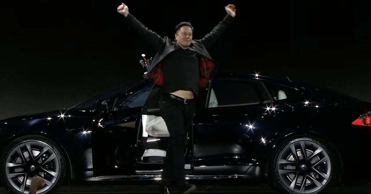 Tesla delivers the first 25 Model S Plaid sedans
