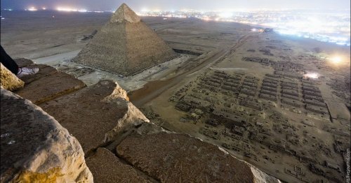 Russian photographers secretly scale Pyramids to capture gorgeous images