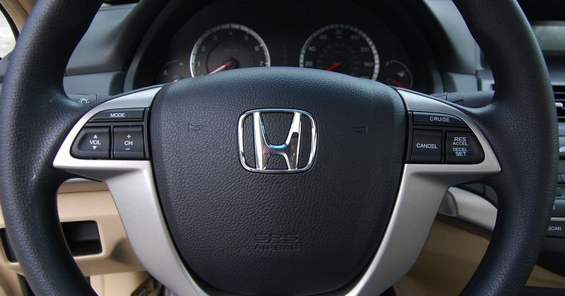 Older Honda and Acura models hit by Y2K22 bug that resets clocks 