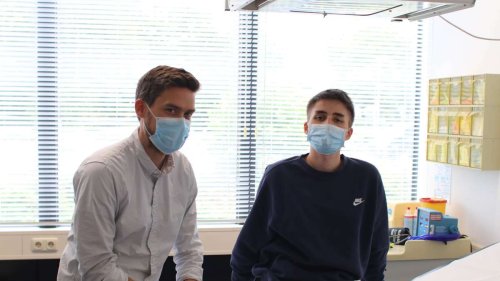 Zwischen Schulbank und Krankenbett: Noel (18) schafft sein Abitur trotz schwerer Erkrankung