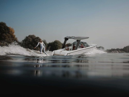 Arc Sport Electric Wake Boat Makes Debut