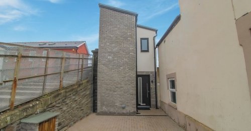 The skinny modern house built on a patch of city wasteland