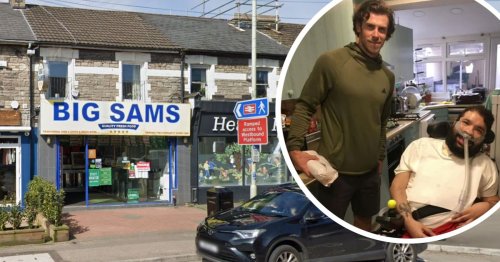 Gareth Bale turns up at Welsh chip shop for dinner and ends up in owner's home