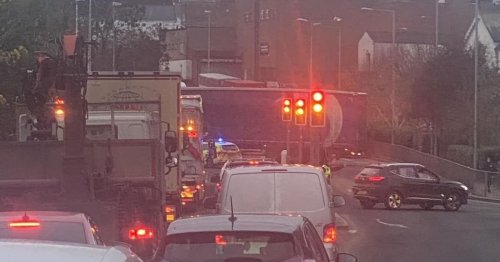 Broken down lorry blocks road and causes traffic mayhem in Welsh town