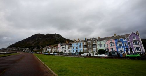 'Screaming' tourist leaves Welsh seaside town local 'shaking and angry'