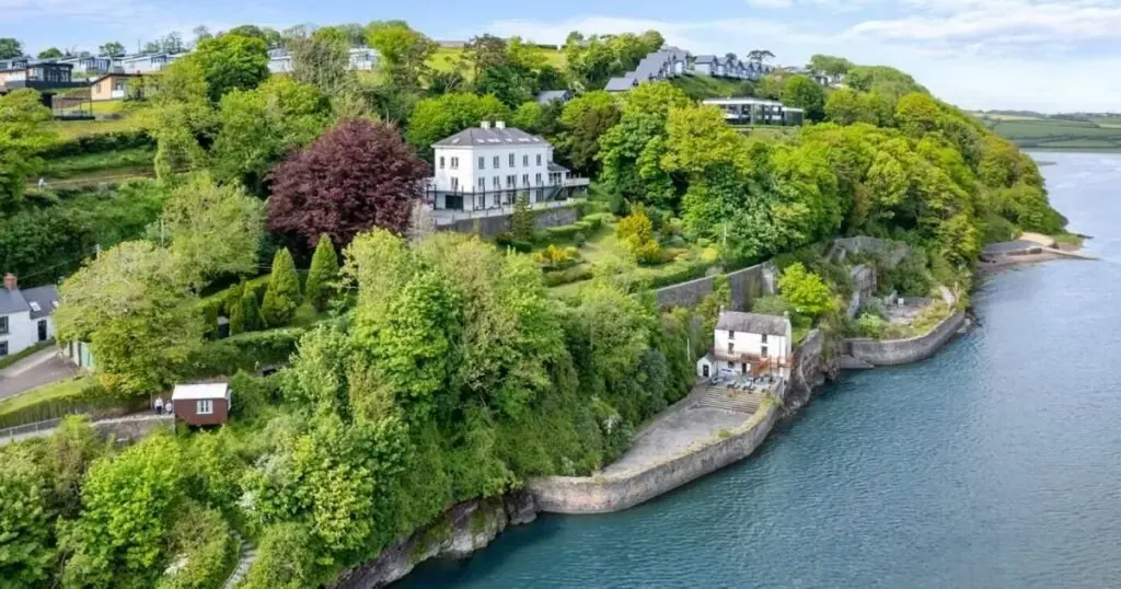 amazing welsh homes - cover