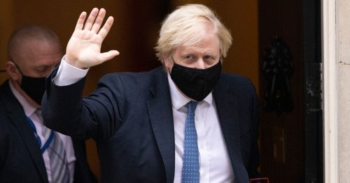 Boris Johnson announces new face mask rules to combat Omicron