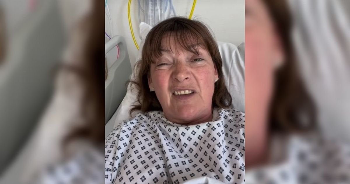 Lorraine Kelly issues update from hospital after 'not feeling well'
