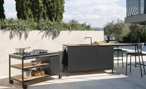 Outdoor kitchens for summer dining