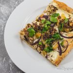 Orientalische Pizza mit Blumenkohl, Salzzitrone und Zatar