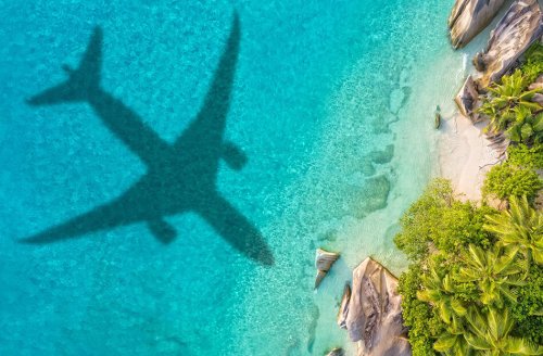Flight Attendants Spill Their Secrets - This is How to Make Long Flights Bearable