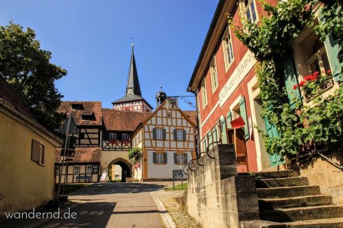 Kirchenburgen, Fachwerk, Wein: Eine Wanderung im Weinparadies Franken