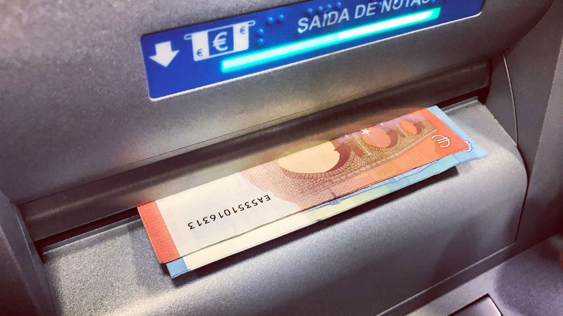 The Hidden ATM Rule That Saves You $10 Every Withdrawal In Europe