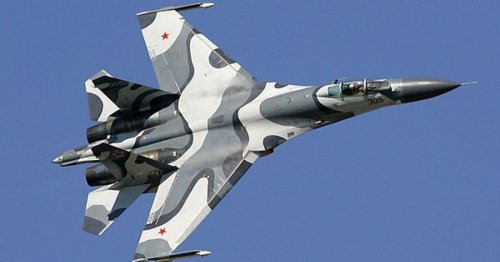 Exploring the Capabilities of Russia's Su-27 Fighter Jet
