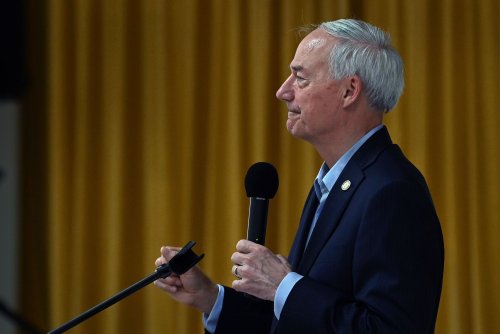 Asa Hutchinson shows up weak-kneed Republican presidential contenders