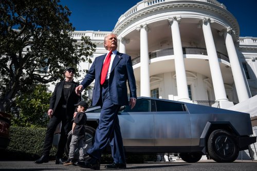 Tesla is in crisis. Trump and his online army are swooping in to save it.
