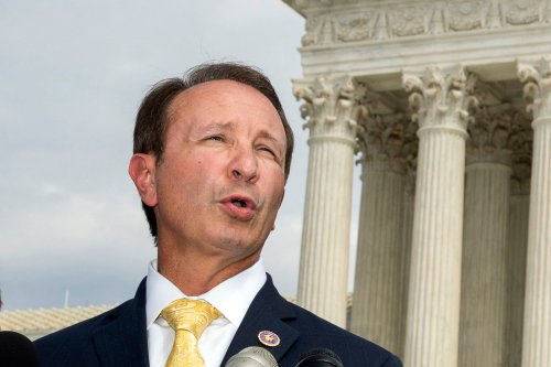 Judge Blocks U S Officials From Tech Contacts In First Amendment Case 
