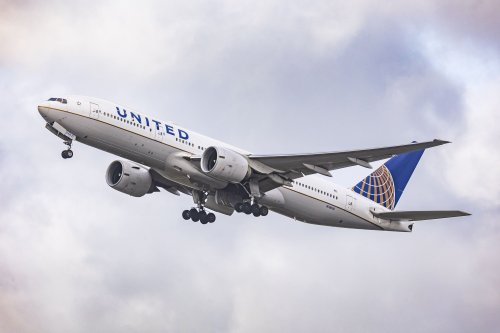 Laptop battery fire forces United flight to land, hospitalizes 4