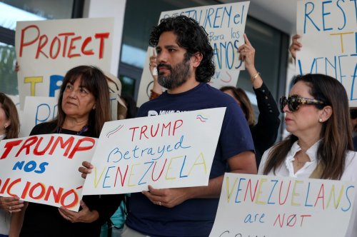 Supreme Court allows Trump to cancel protected status for Venezuelans