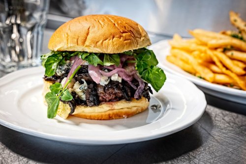 Review | At a new Georgetown spot, $12 gets you a burger with a French accent