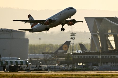 Airliner flew 10 minutes without pilot in medical emergency, report finds