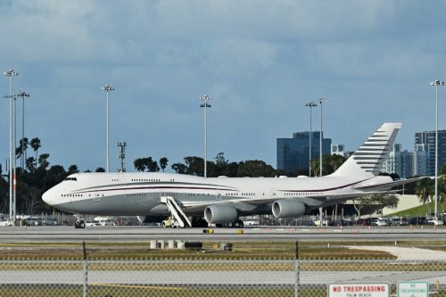 Trump’s gifted Qatari 747 would be a security problem, officials say