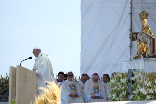 Pope says bishops debating Biden Communion should be pastors, not politicians