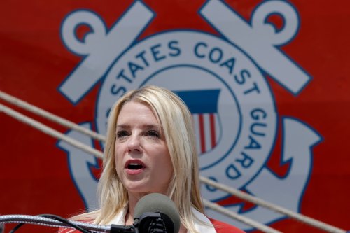 Bondi reprimands judge while complying with his order in law firm case