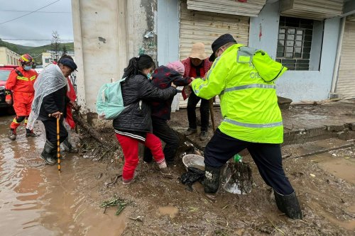 China hit by drought, floods, as Yangtze River runs dry