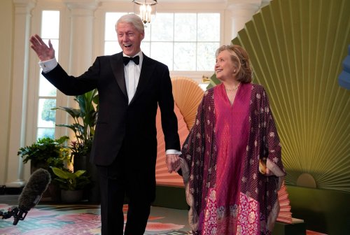 State dinner guests include Clintons, Yamaguchi and De Niro