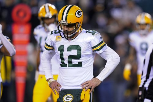 Aaron Rodgers leaves Packers’ loss to Eagles with oblique injury