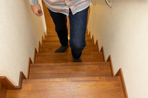 ‘Short bursts’ of stair climbing may improve leg strength in older adults