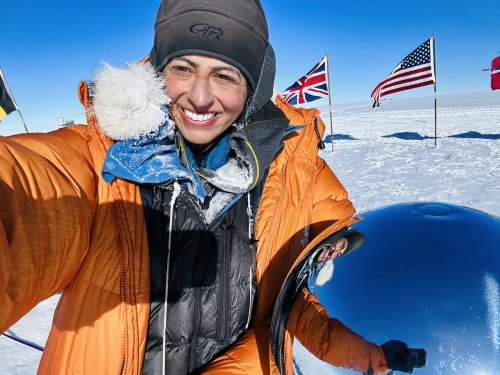 She skied alone through Antarctica for 70 days, covering 922 miles