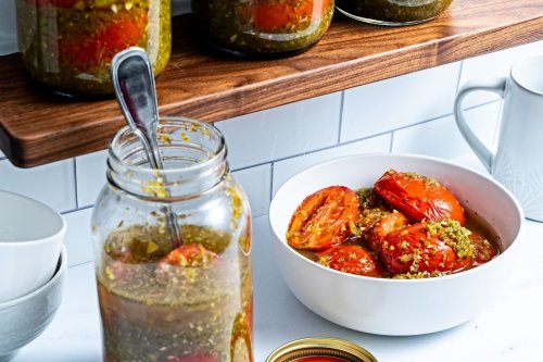 These Ukrainian pickled tomatoes are herby, spicy, sweet and sour