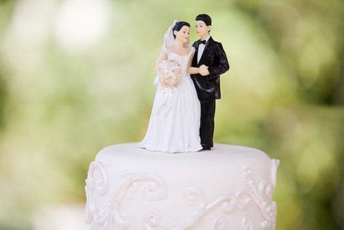 Prudent Couple Makes Wedding Cake Of Less Than $50 Using Costco Sheets