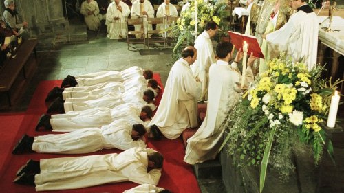 So hat der neue Papst den umstrittensten Bischof der Schweiz aus dem Weg geräumt
